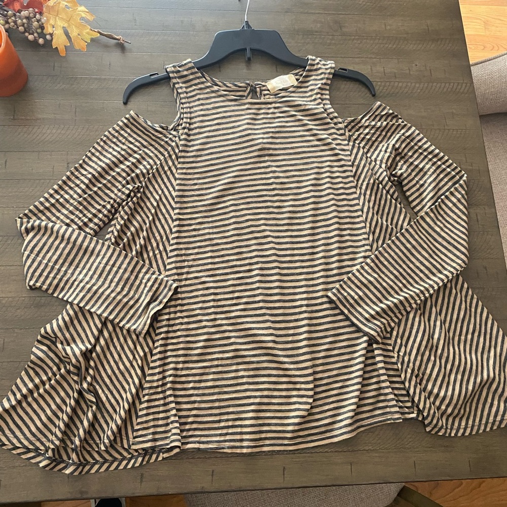 Altar’d state Womens open shoulder top